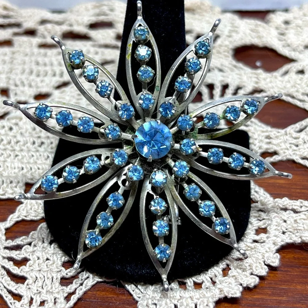 Vintage Blue Rhinestone Starburst Snowflake Brooch Silver Tone Floral Pin 4”